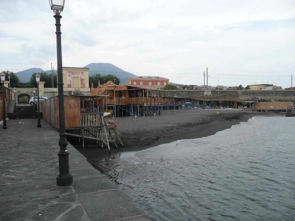 Herculis Domus Bed and Breakfast Ercolano Exterior foto